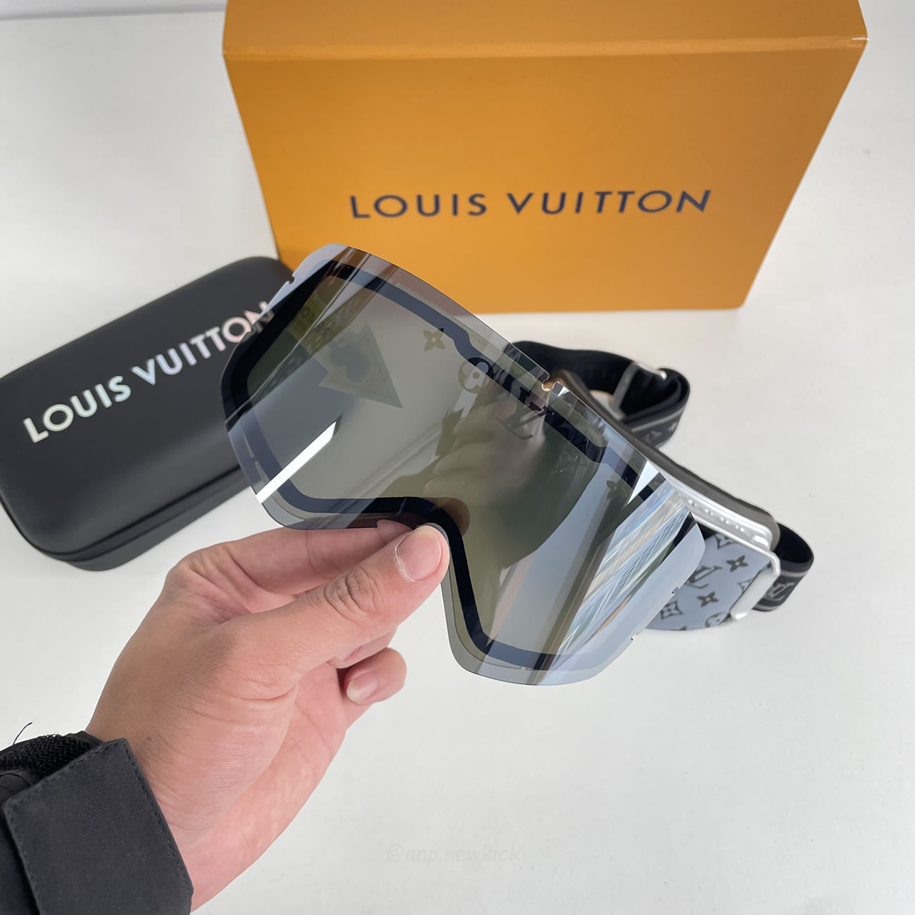 Louis Vuitton Lv Ski Mask Yellow Blue Black Pink Silvery White (17) - newkick.cc